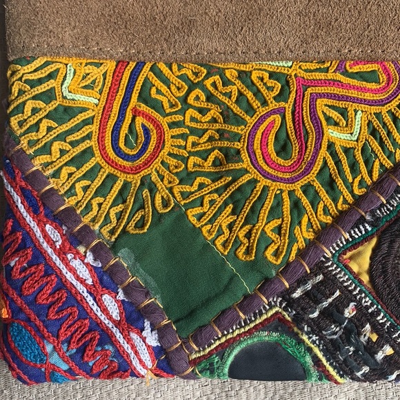 Shisha embroidery and suede clutch w zipper - Picture 5 of 9